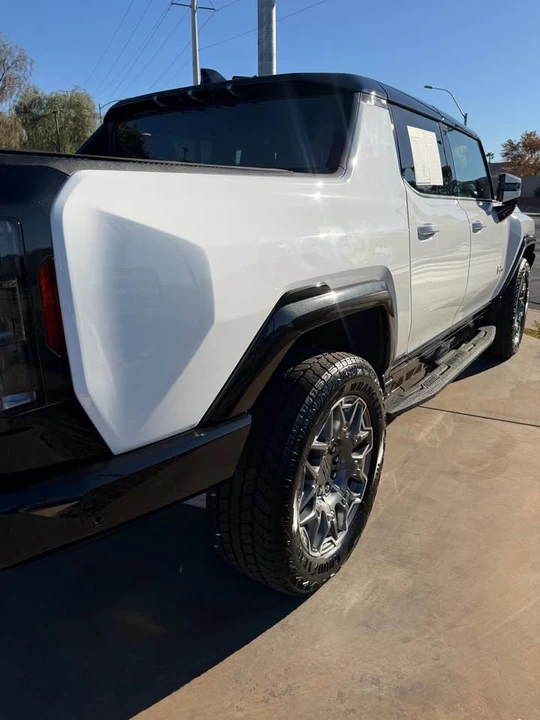 2023 GMC Hummer EV - Image 4 of 13