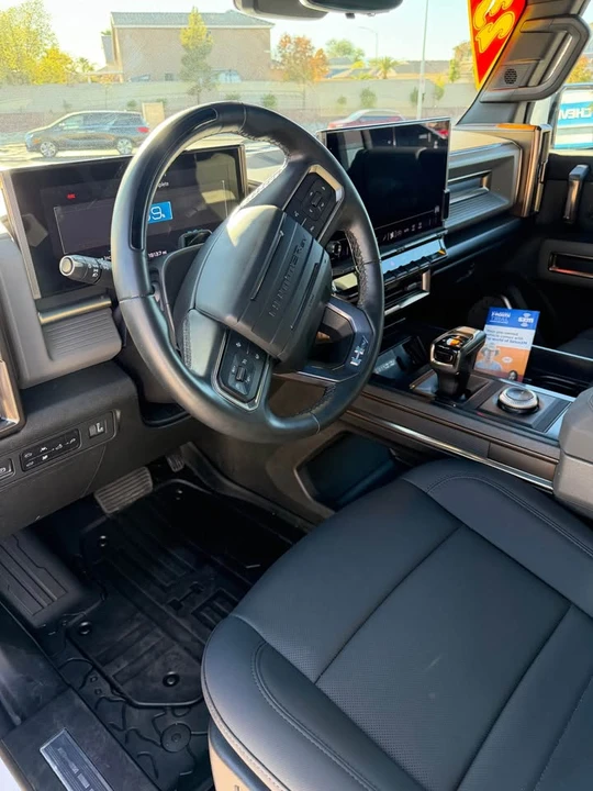 2023 GMC Hummer EV - Image 9 of 13