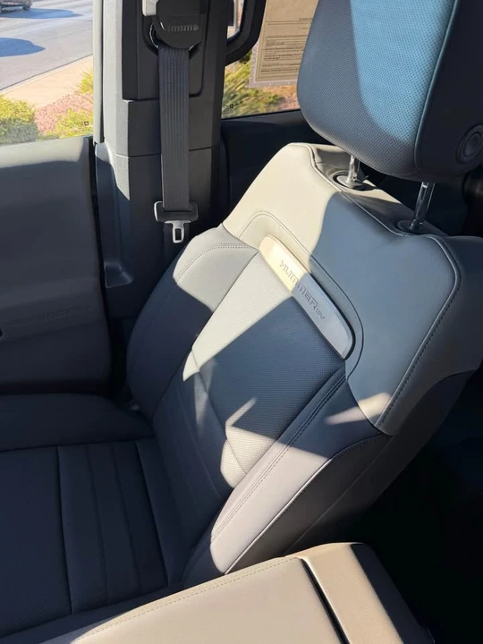 2023 GMC Hummer EV - Image 12 of 13