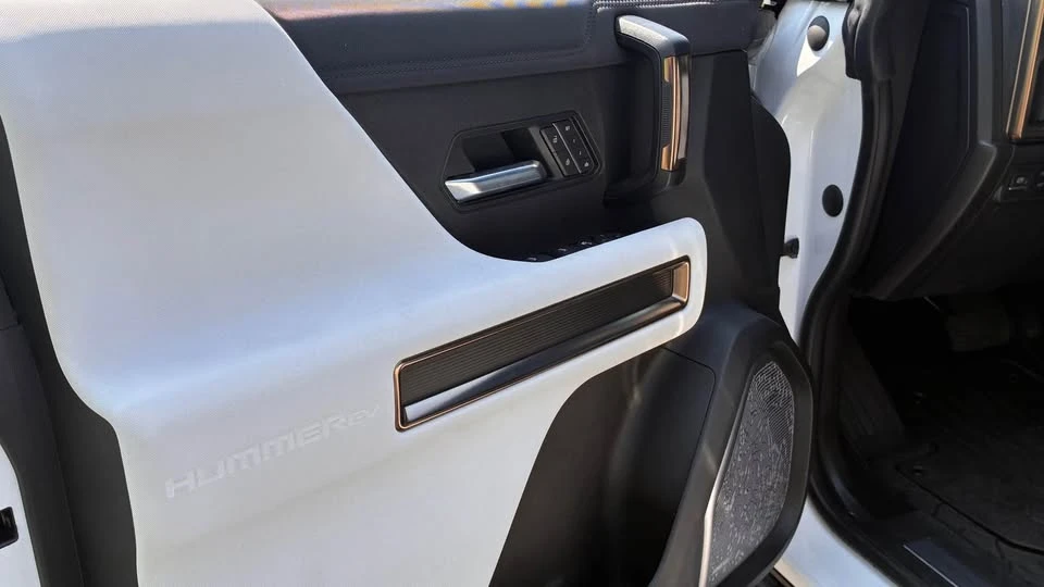 2023 GMC Hummer EV - Image 7 of 10