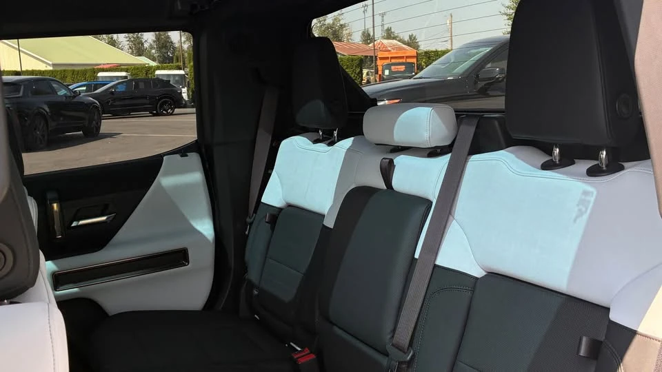 2023 GMC Hummer EV - Image 8 of 10
