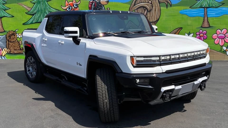 2023 GMC Hummer EV - Image 4 of 10