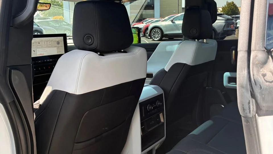 2023 GMC Hummer EV - Image 9 of 10