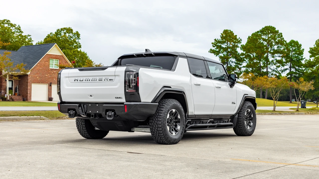 2023 GMC Hummer EV - Image 6 of 31