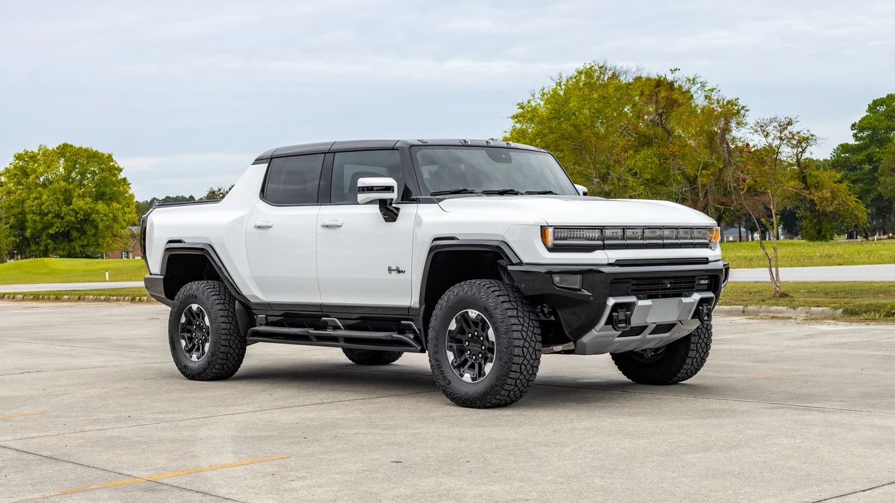 2023 GMC Hummer EV - Image 4 of 31