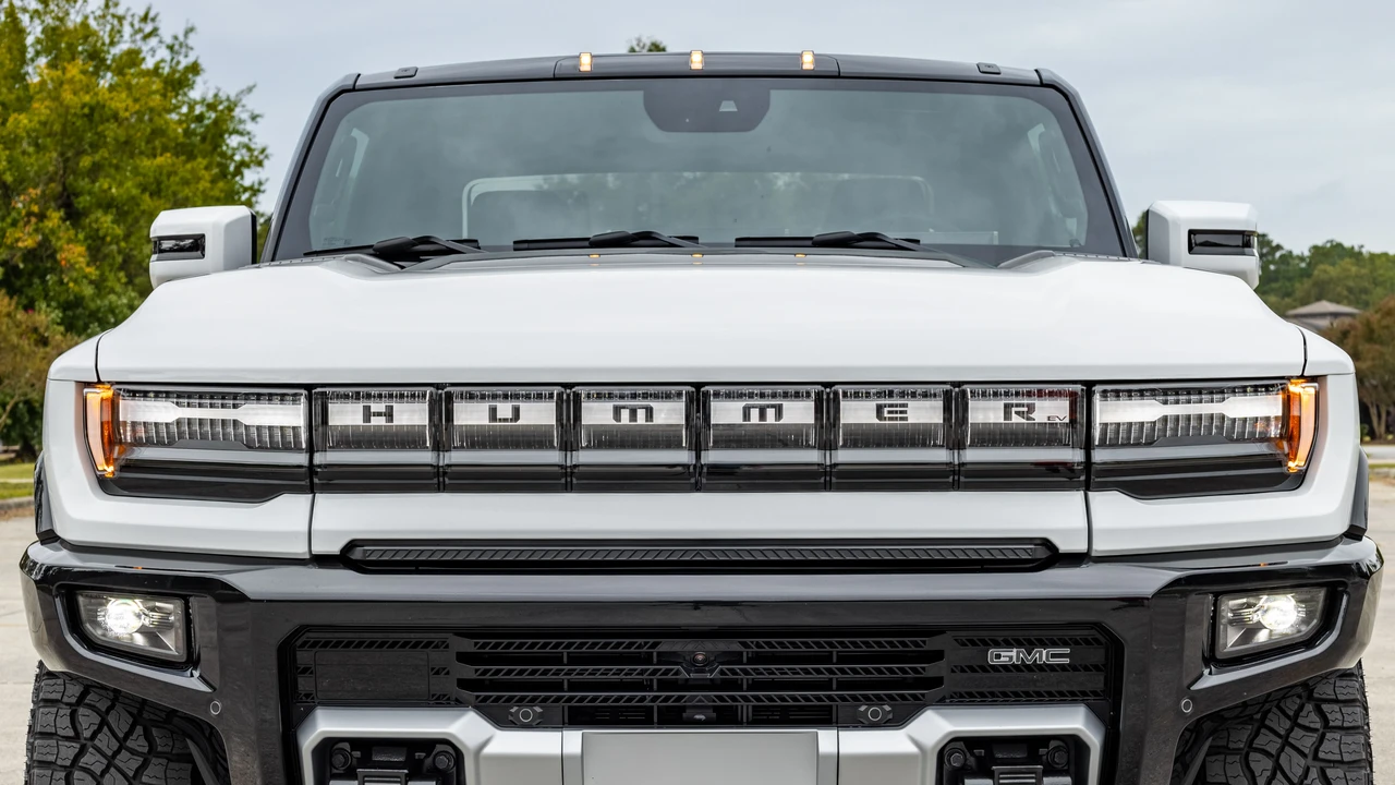 2023 GMC Hummer EV - Image 20 of 31