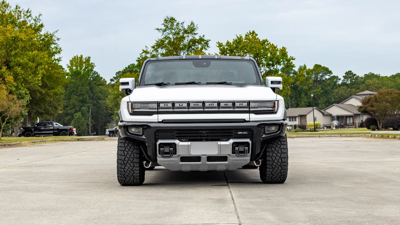 2023 GMC Hummer EV - Image 3 of 31