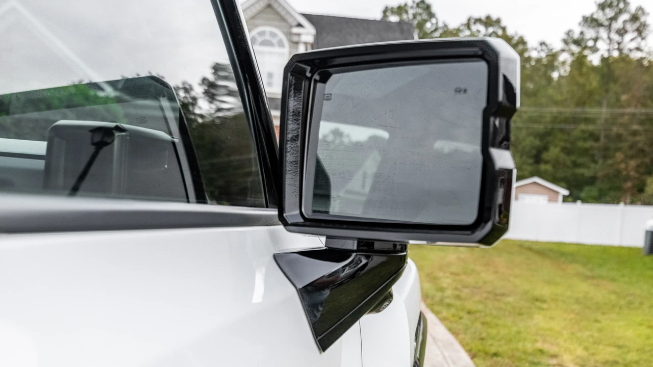 2023 GMC Hummer EV - Image 29 of 31