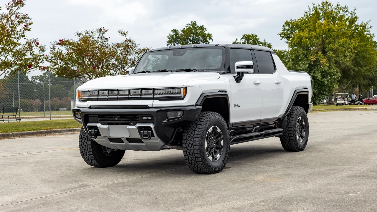 2023 GMC Hummer EV - Image 2 of 31