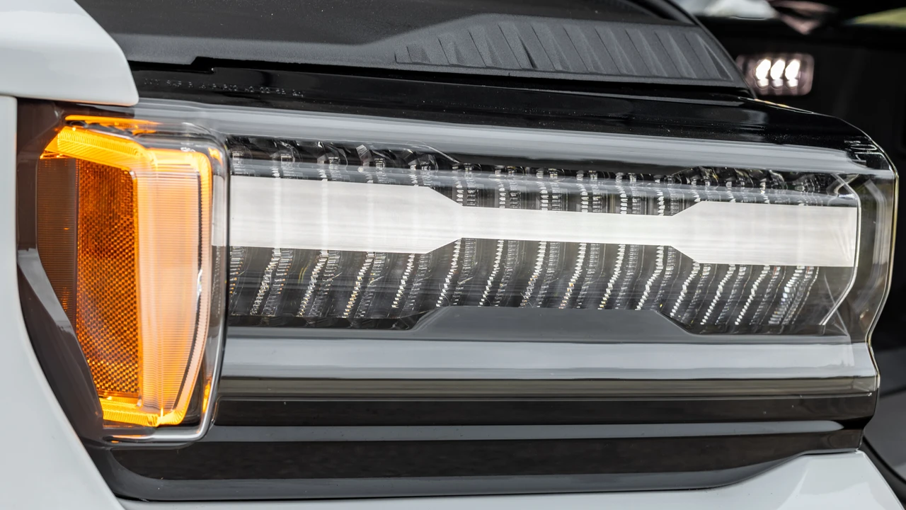 2023 GMC Hummer EV - Image 25 of 31