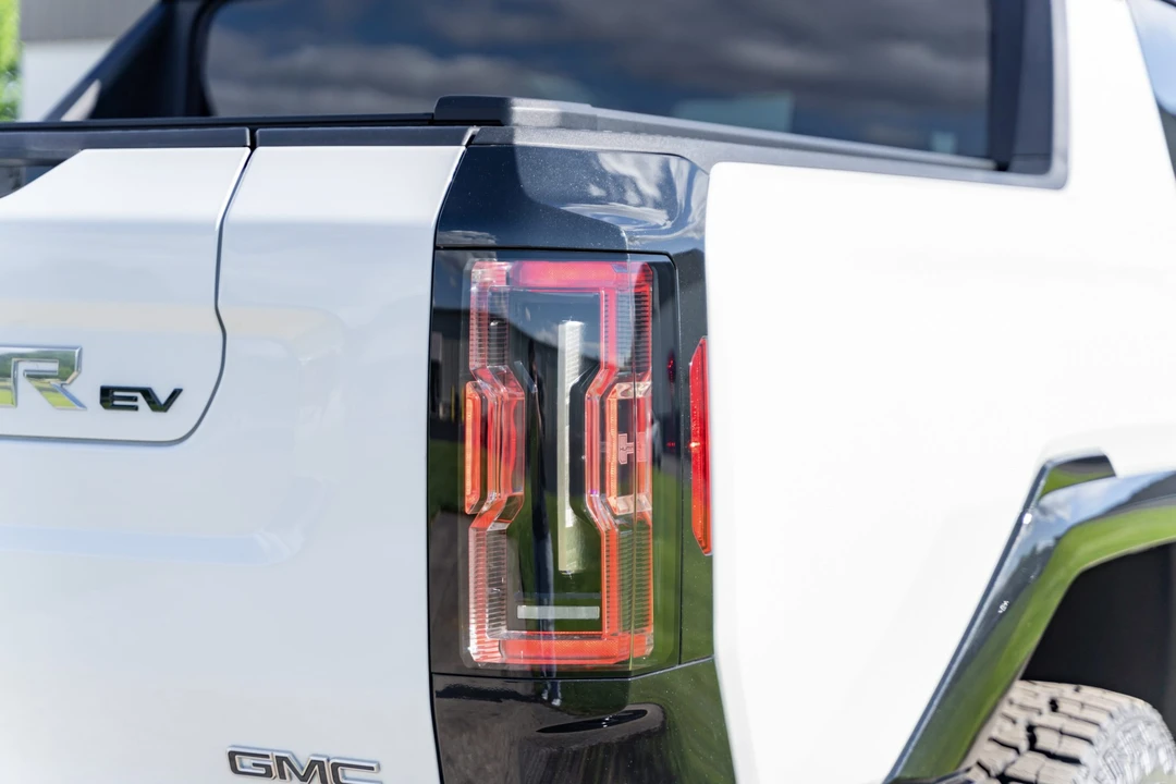 2023 GMC Hummer EV - Image 31 of 31