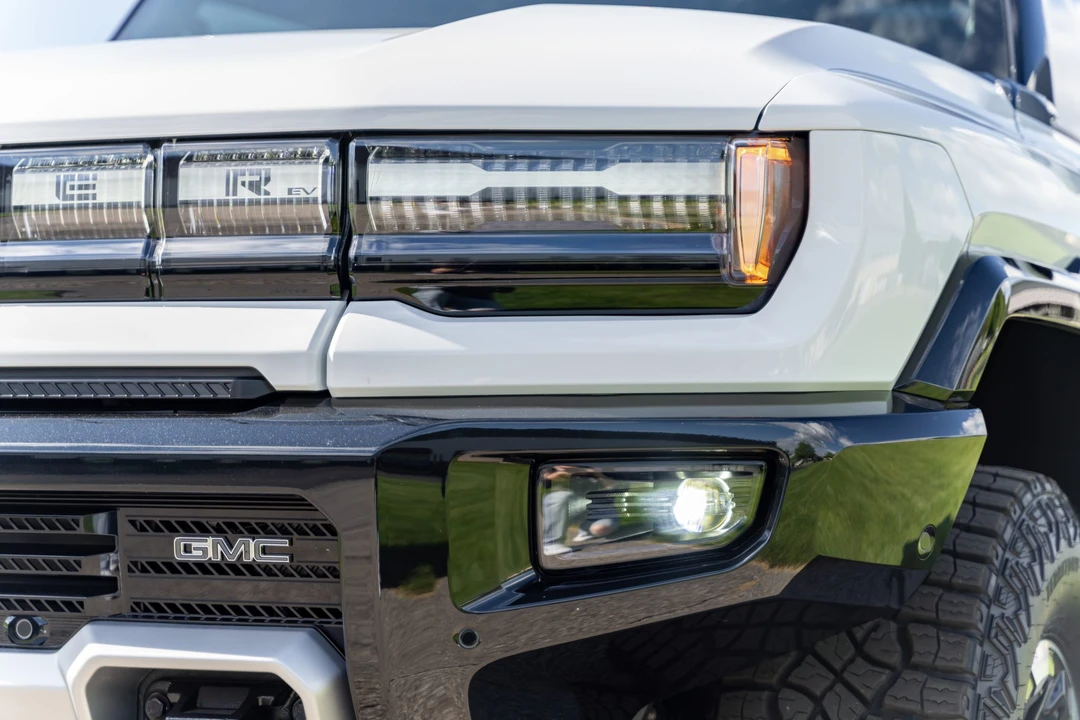 2023 GMC Hummer EV - Image 27 of 31