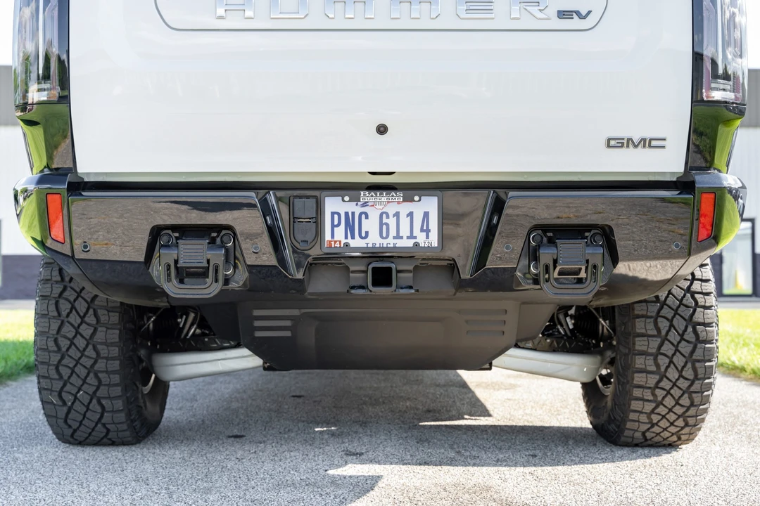 2023 GMC Hummer EV - Image 20 of 31