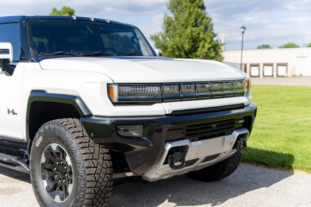 2023 GMC Hummer EV - Image 24 of 31