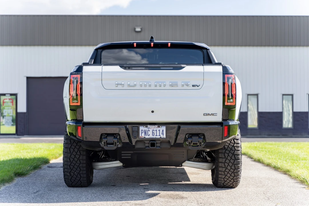 2023 GMC Hummer EV - Image 6 of 31