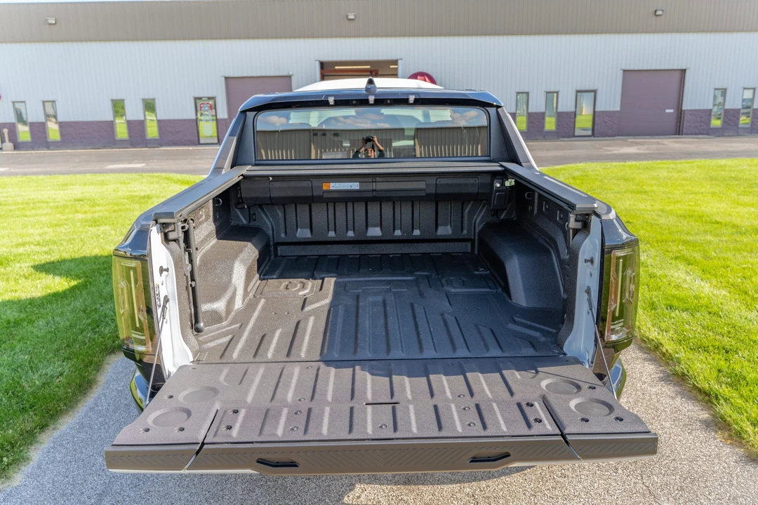 2023 GMC Hummer EV - Image 19 of 31