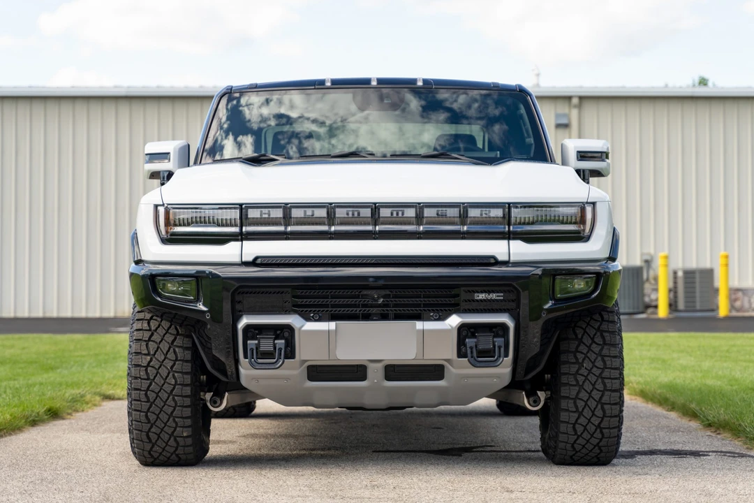 2023 GMC Hummer EV - Image 12 of 31