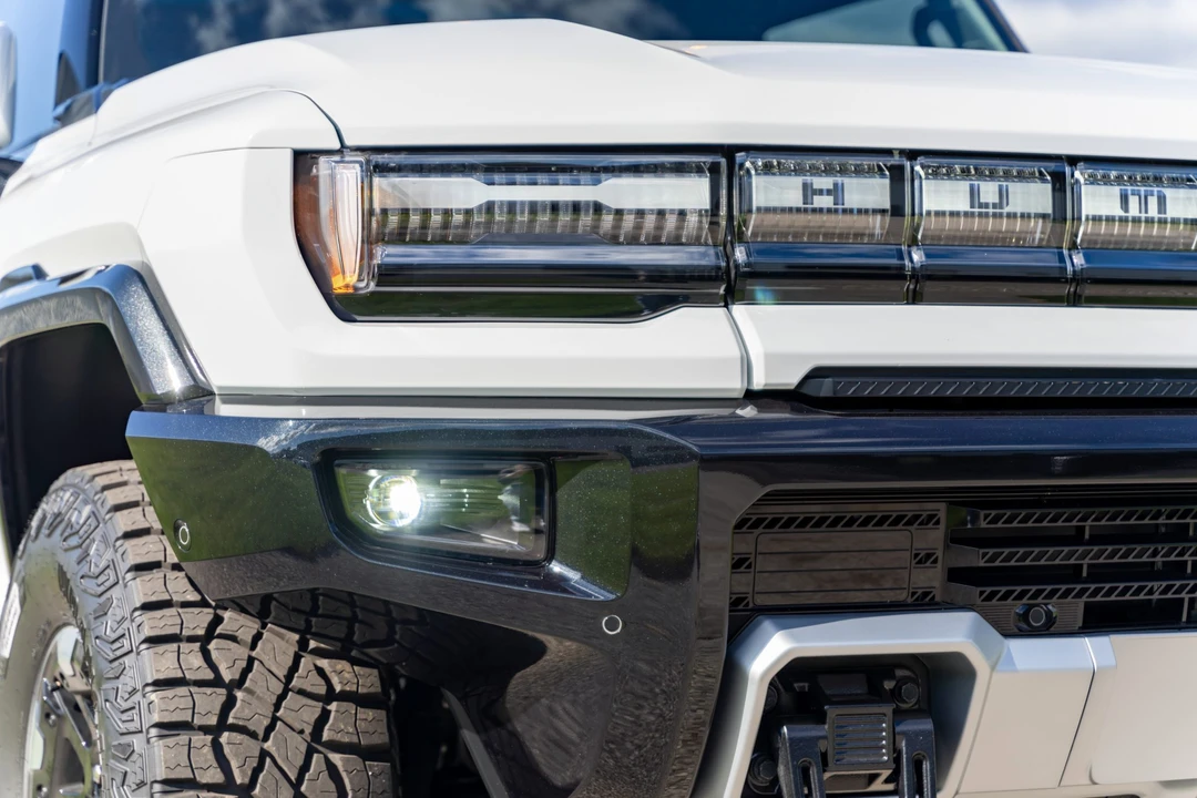 2023 GMC Hummer EV - Image 26 of 31