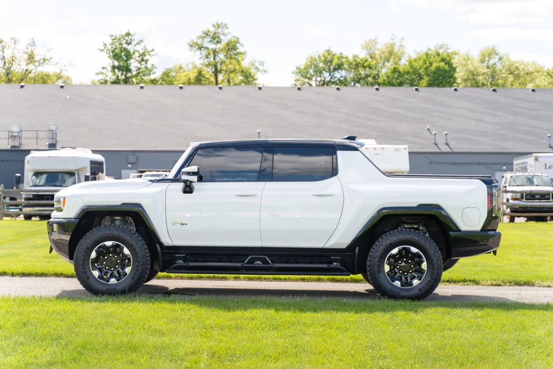 2023 GMC Hummer EV - Image 3 of 31