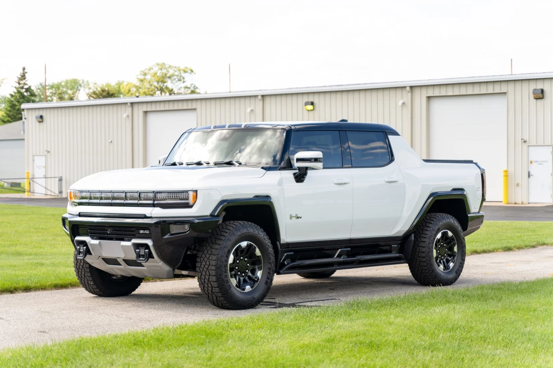 2023 GMC Hummer EV - Image 2 of 31