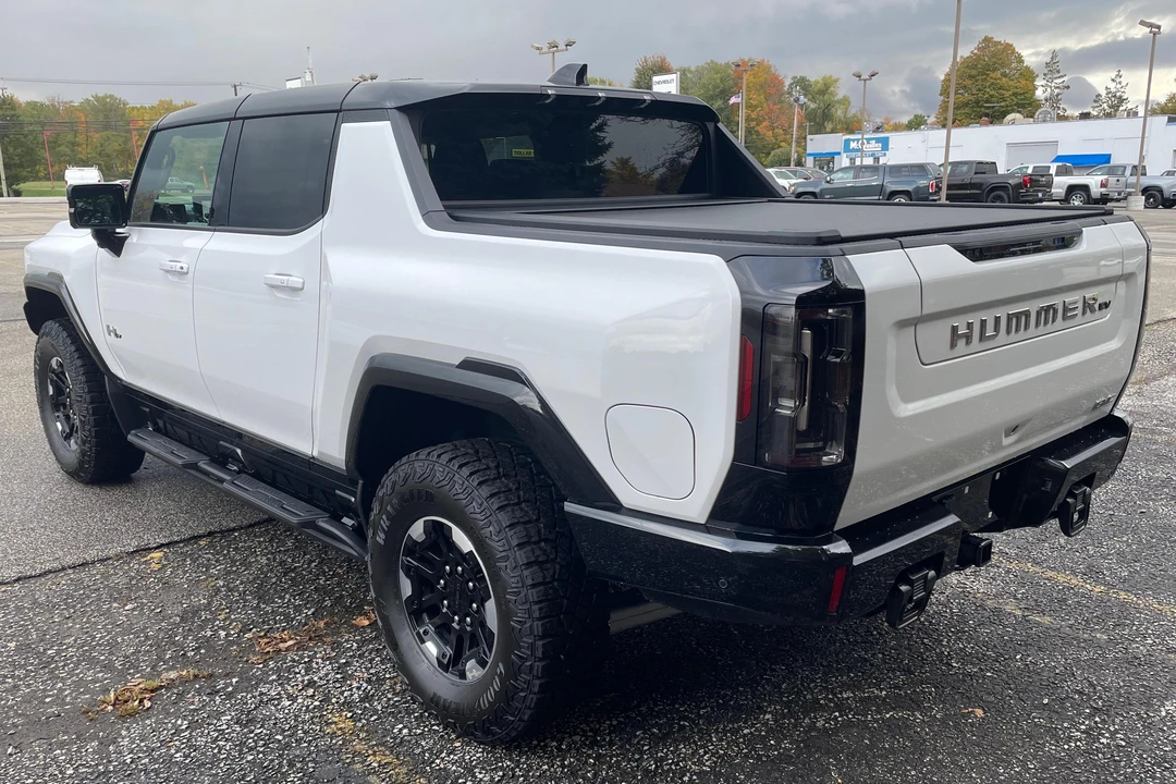 2023 GMC Hummer EV - Image 4 of 31