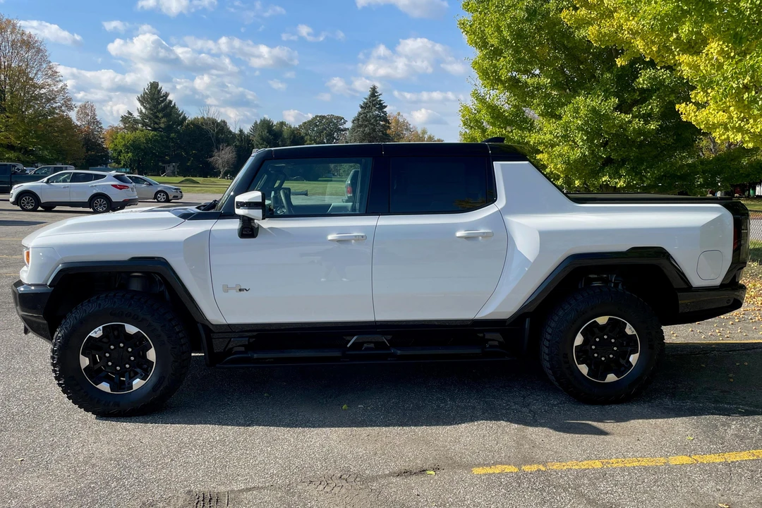 2023 GMC Hummer EV - Image 3 of 31