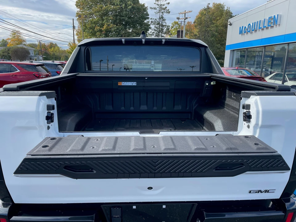 2023 GMC Hummer EV - Image 25 of 31