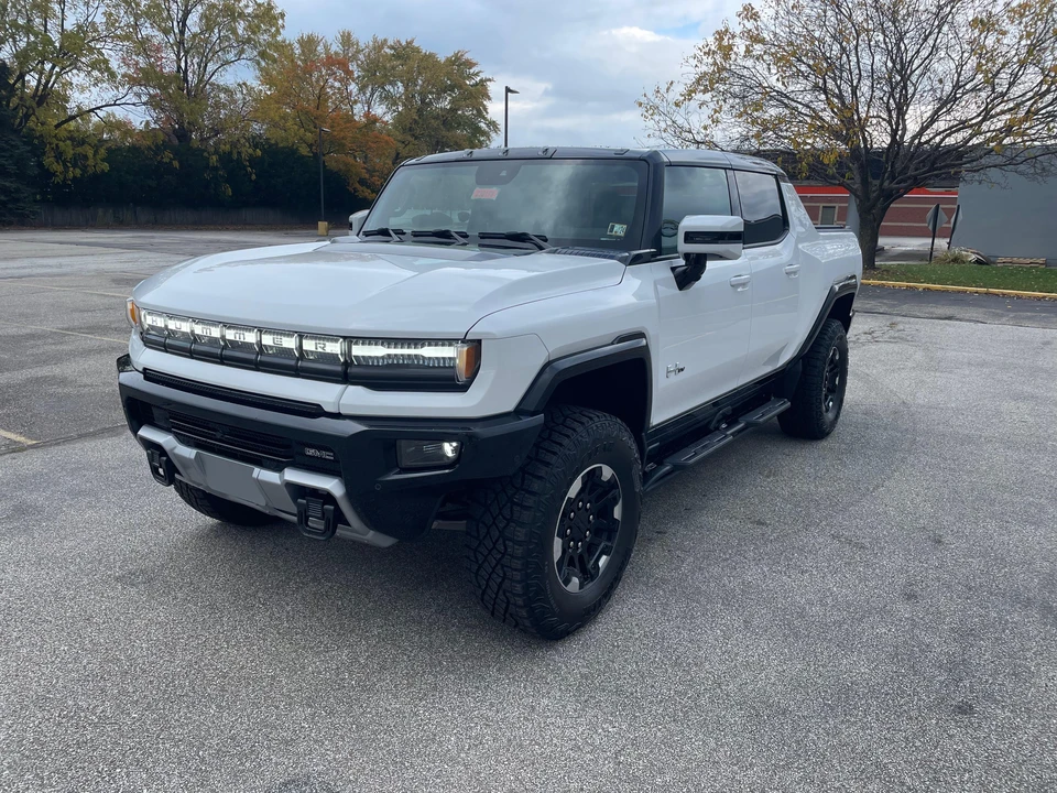 2023 GMC Hummer EV - Image 7 of 31