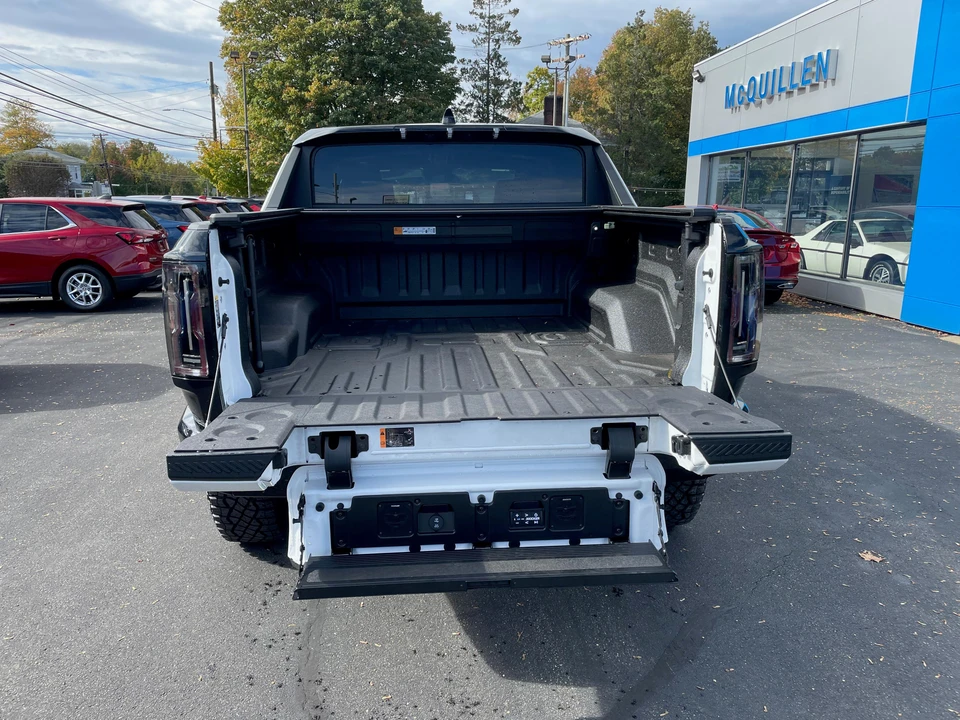 2023 GMC Hummer EV - Image 26 of 31