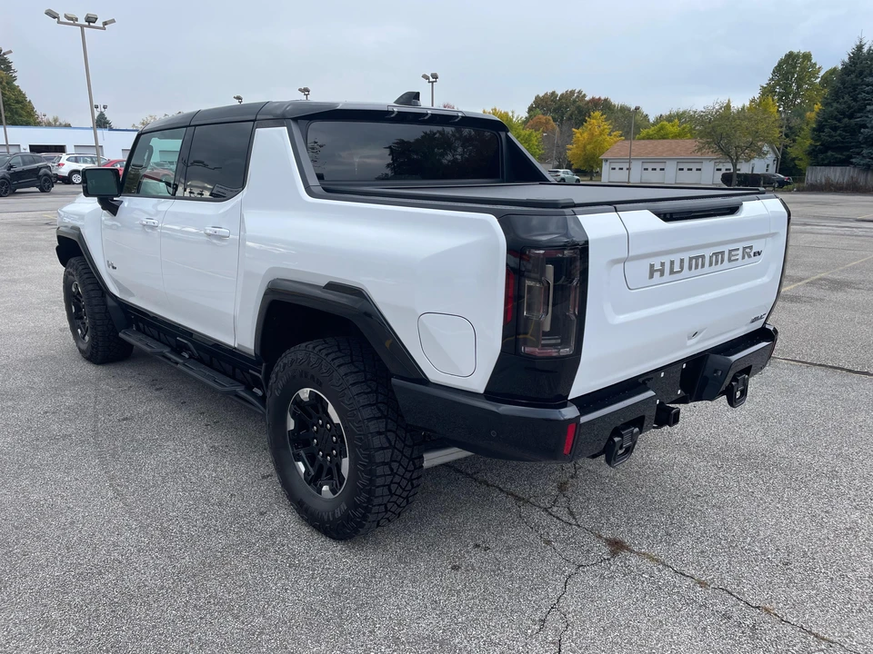 2023 GMC Hummer EV - Image 11 of 31