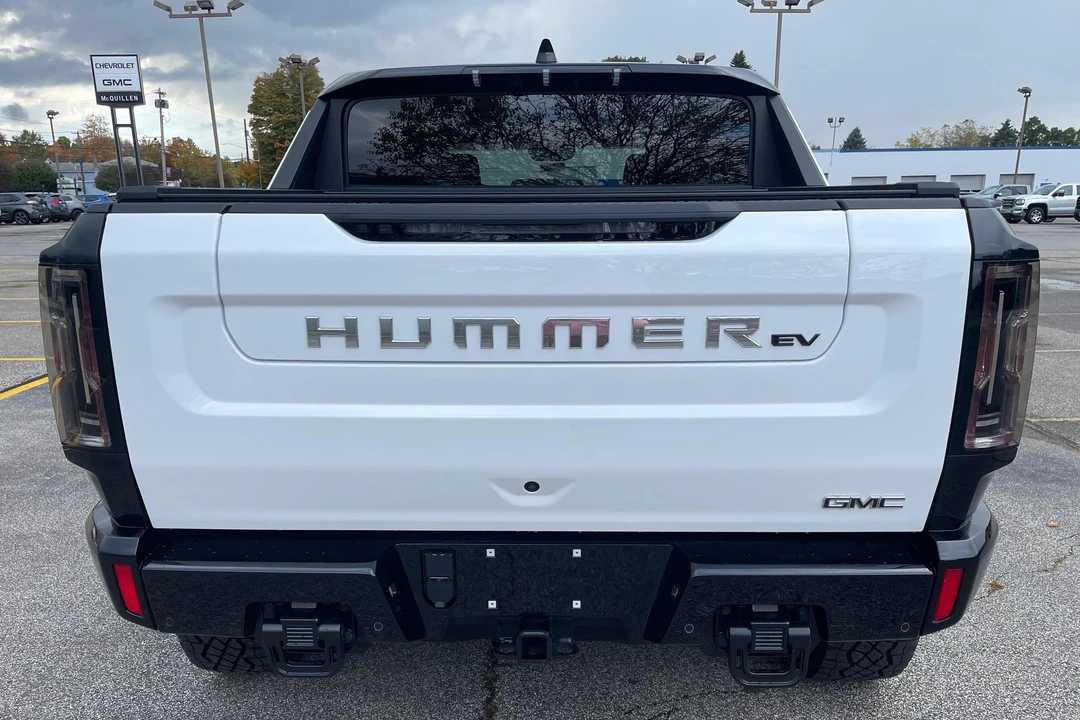 2023 GMC Hummer EV - Image 5 of 31