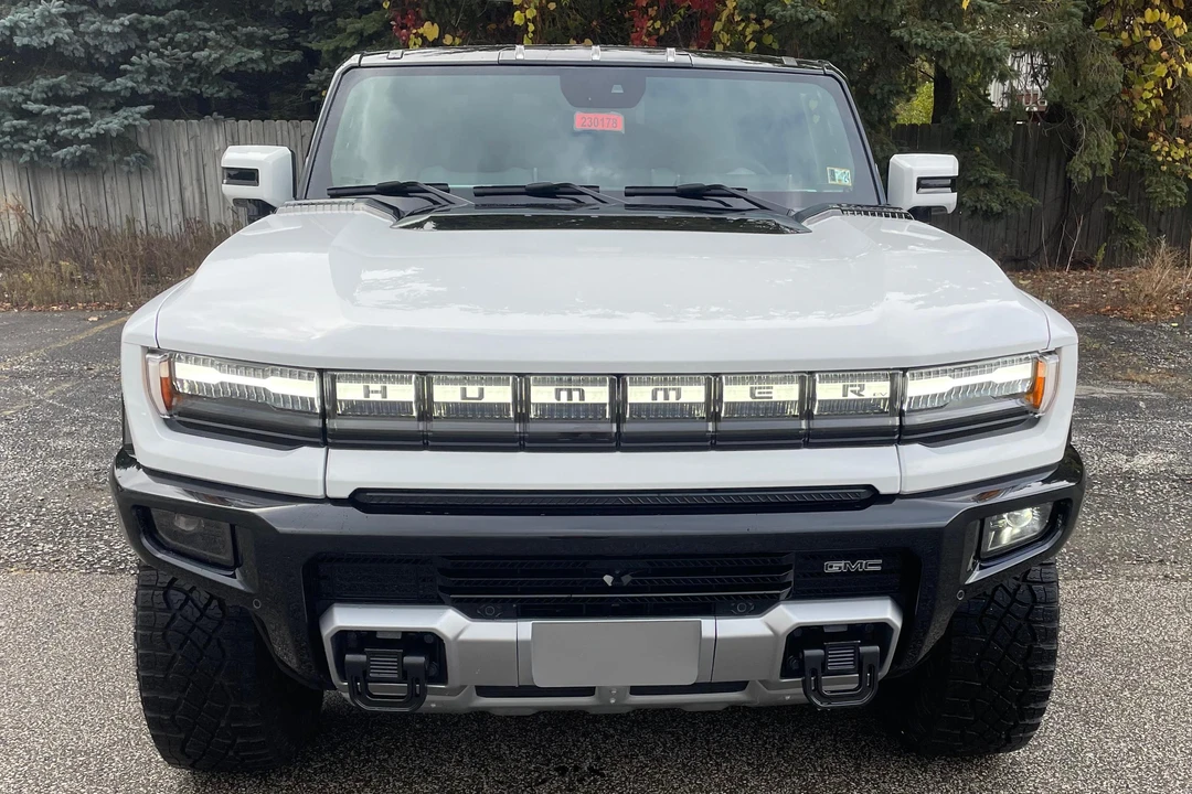 2023 GMC Hummer EV - Image 2 of 31