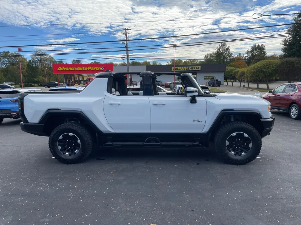 2023 GMC Hummer EV - Image 16 of 31