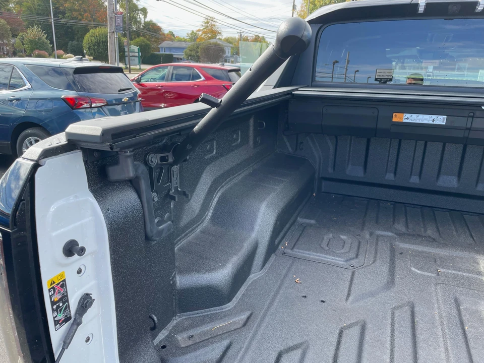 2023 GMC Hummer EV - Image 28 of 31