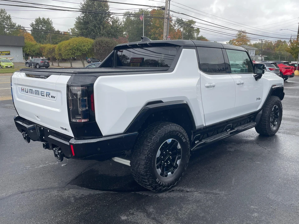 2023 GMC Hummer EV - Image 14 of 31