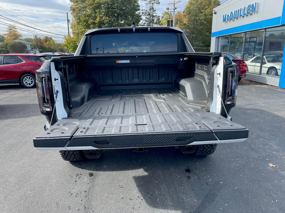 2023 GMC Hummer EV - Image 27 of 31