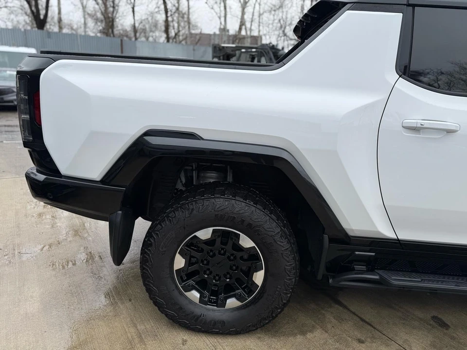 2023 GMC Hummer EV - Image 16 of 21