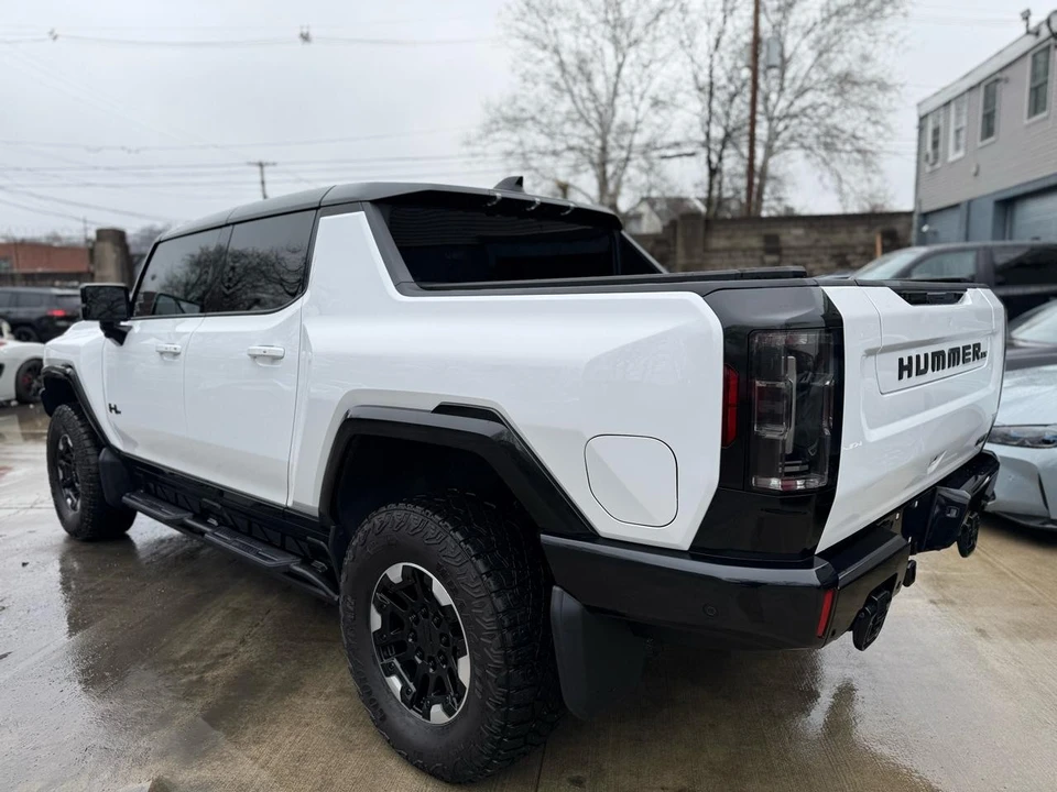 2023 GMC Hummer EV - Image 11 of 21