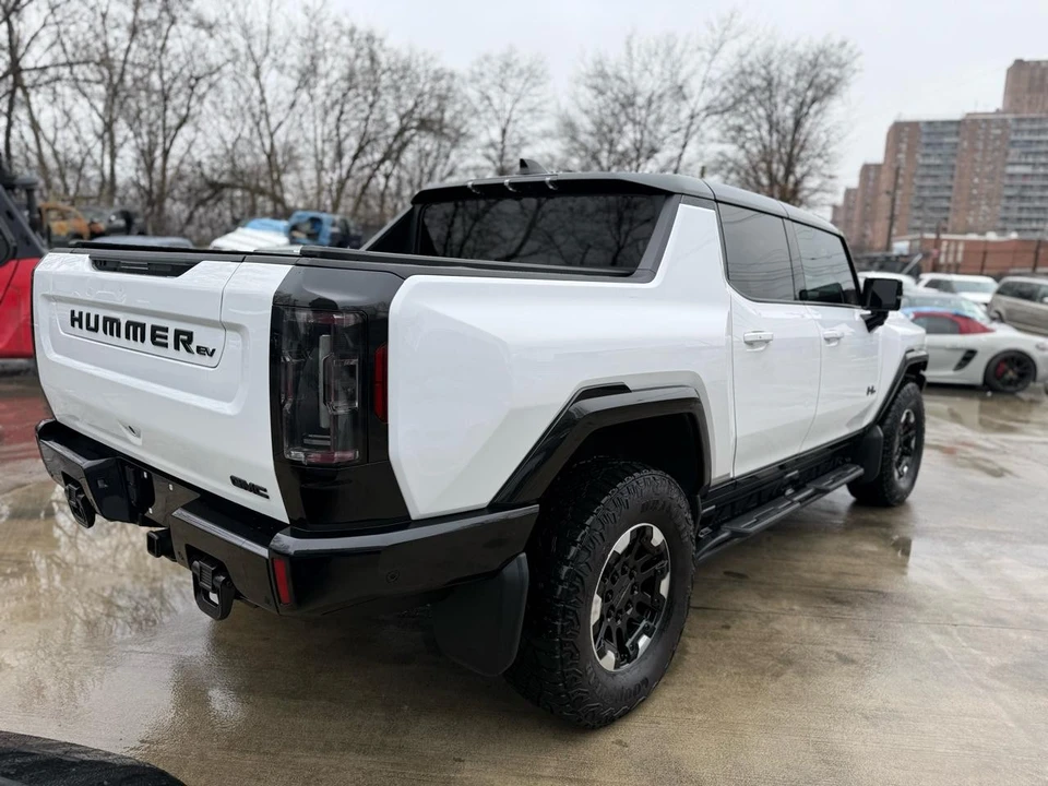 2023 GMC Hummer EV - Image 15 of 21