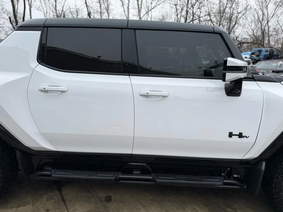 2023 GMC Hummer EV - Image 17 of 21