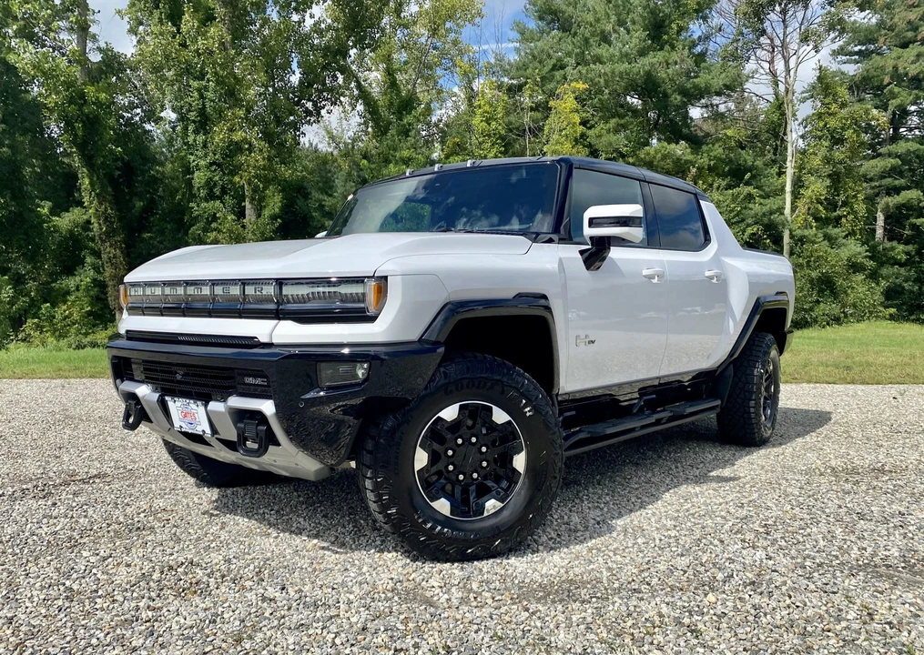 2023 GMC Hummer EV - Image 5 of 31