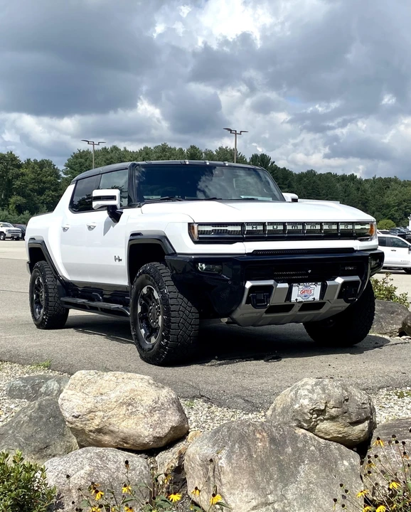 2023 GMC Hummer EV - Image 13 of 31