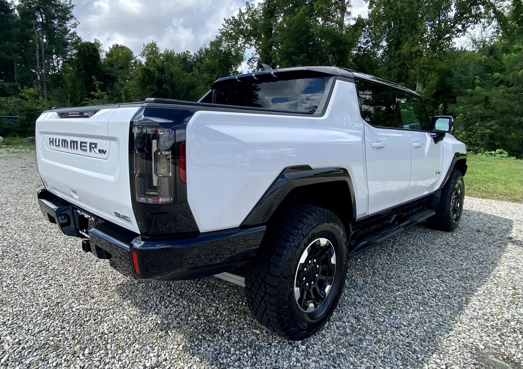 2023 GMC Hummer EV - Image 23 of 31