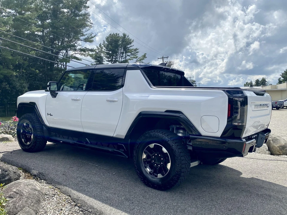 2023 GMC Hummer EV - Image 30 of 31