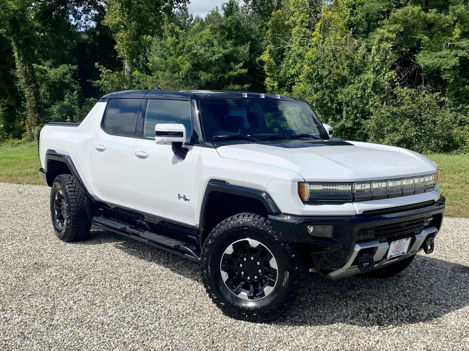 2023 GMC Hummer EV - Image 14 of 31