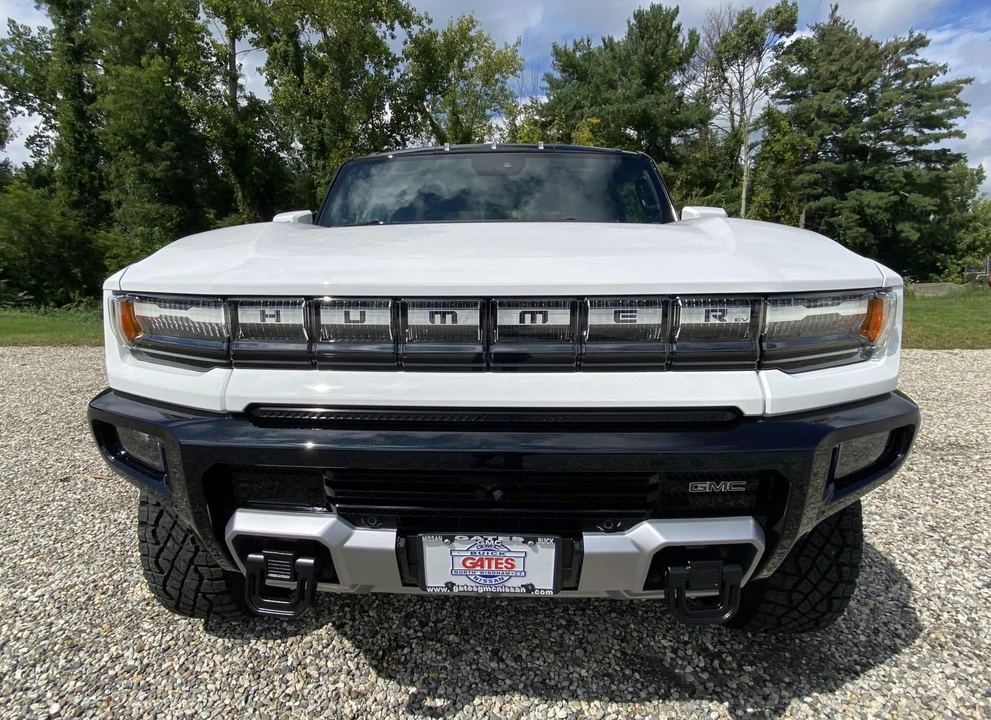 2023 GMC Hummer EV - Image 10 of 31