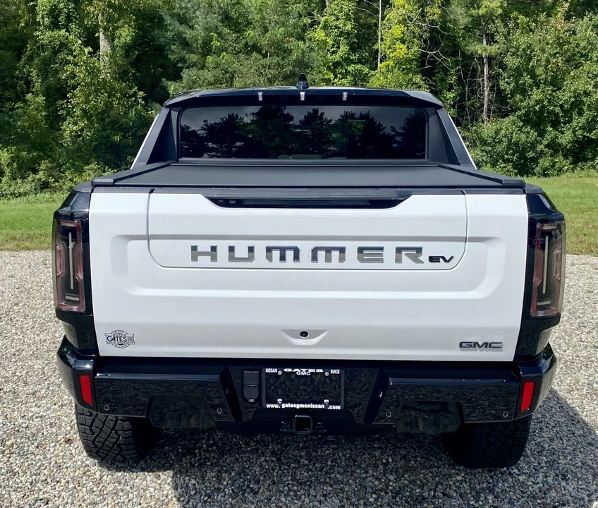 2023 GMC Hummer EV - Image 27 of 31