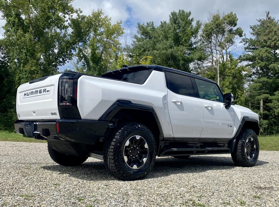 2023 GMC Hummer EV - Image 21 of 31