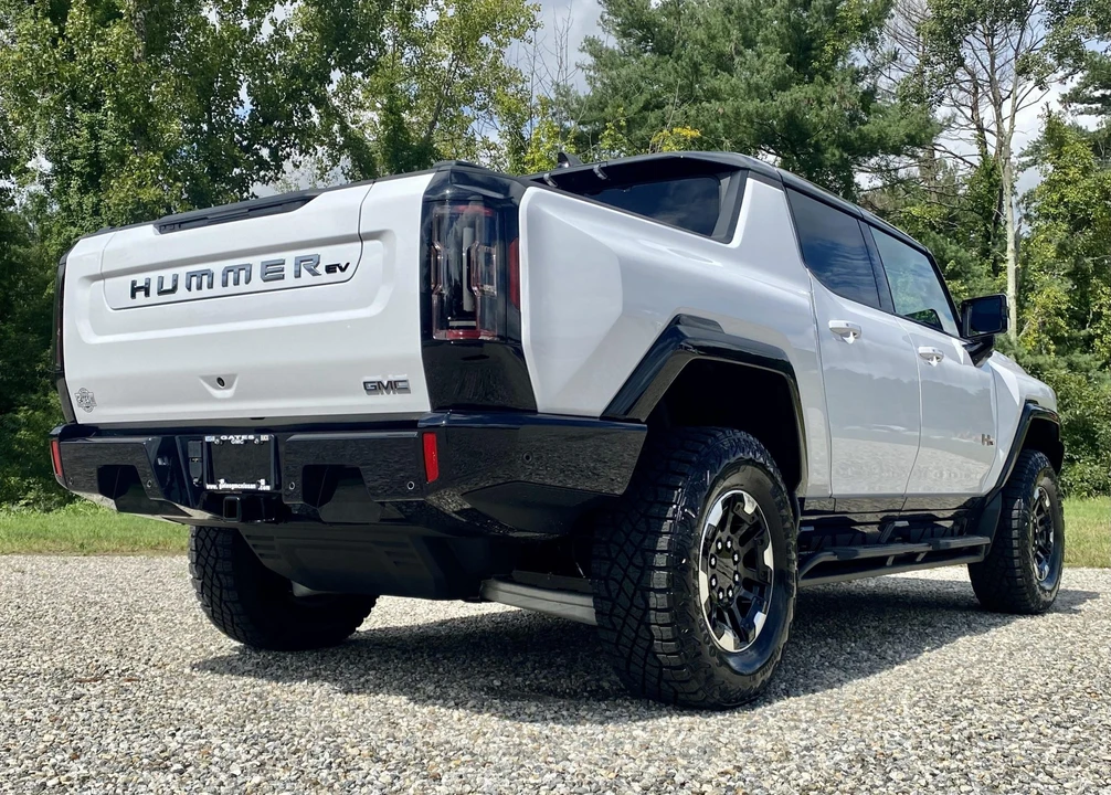 2023 GMC Hummer EV - Image 25 of 31