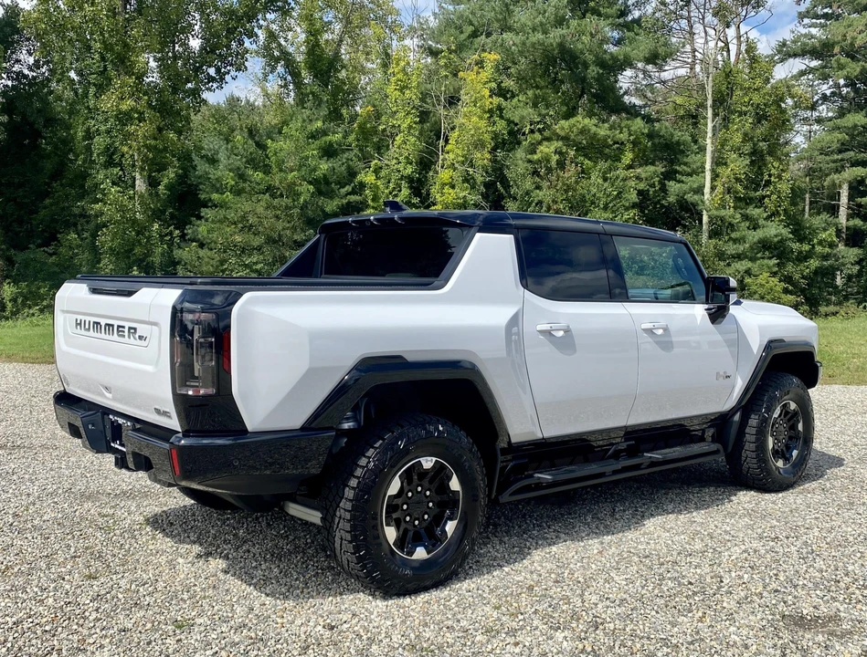 2023 GMC Hummer EV - Image 20 of 31